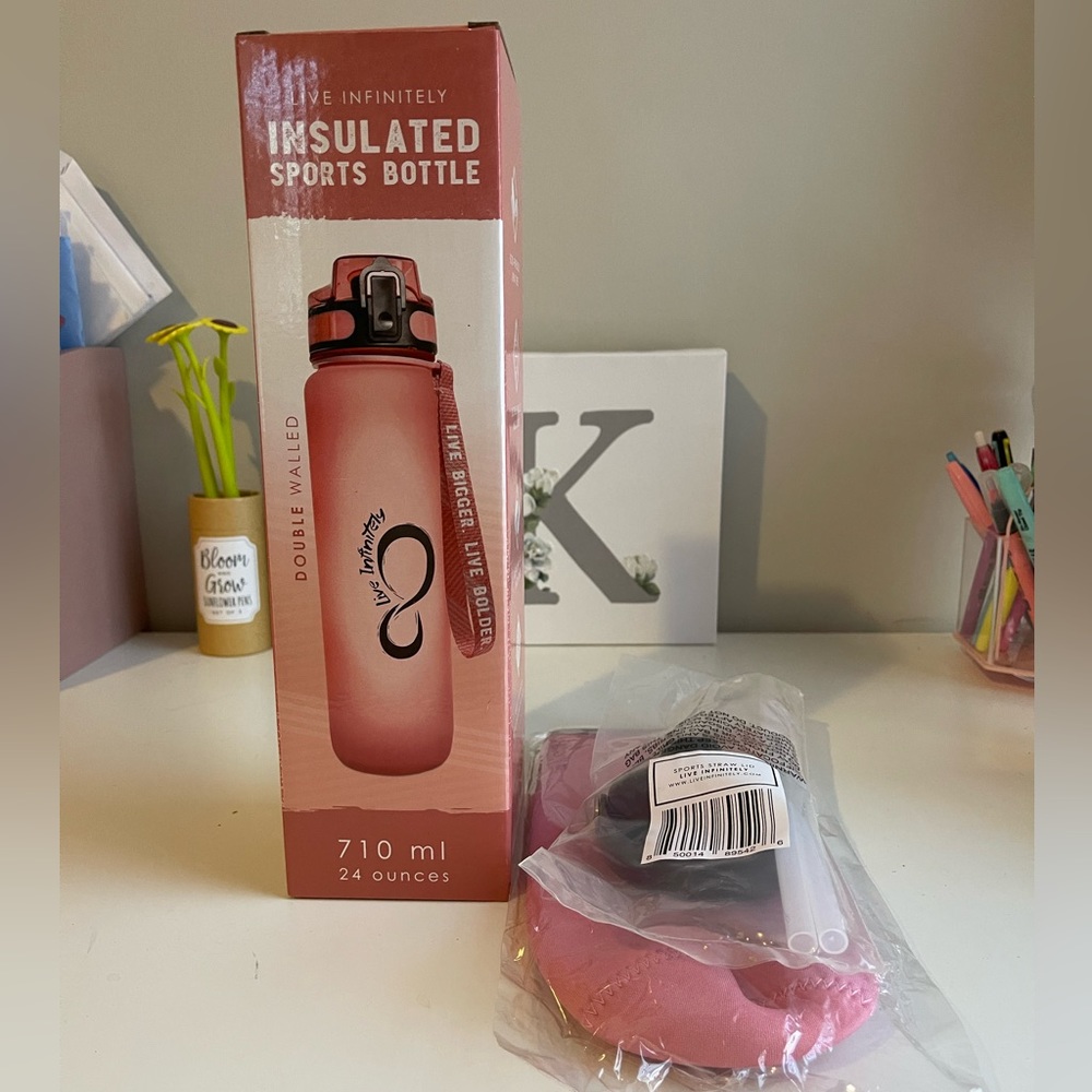 Live Infinitely water bottle